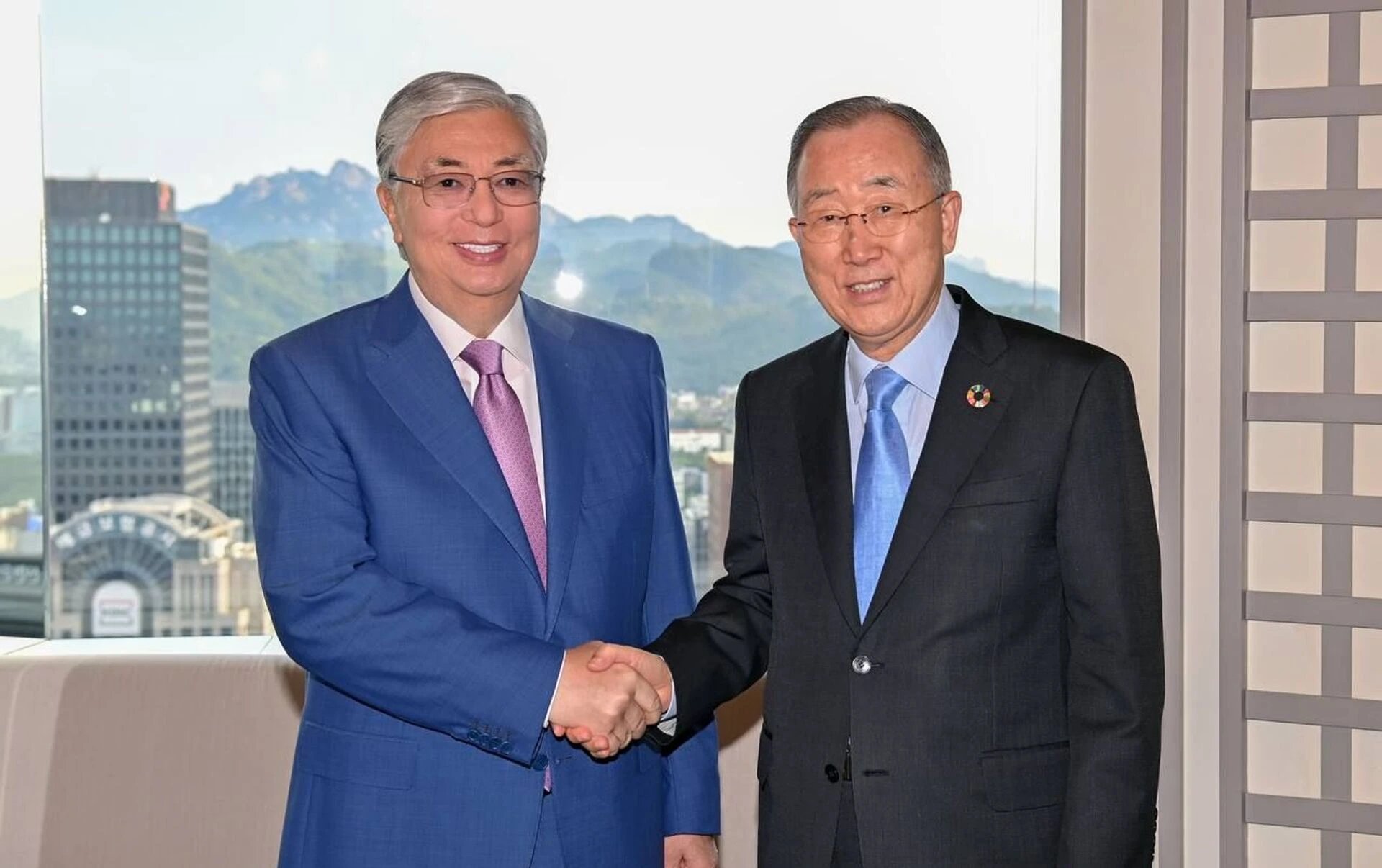 Tokayev discusses UN reform with former Secretary-General Ban Ki-moon in Seoul