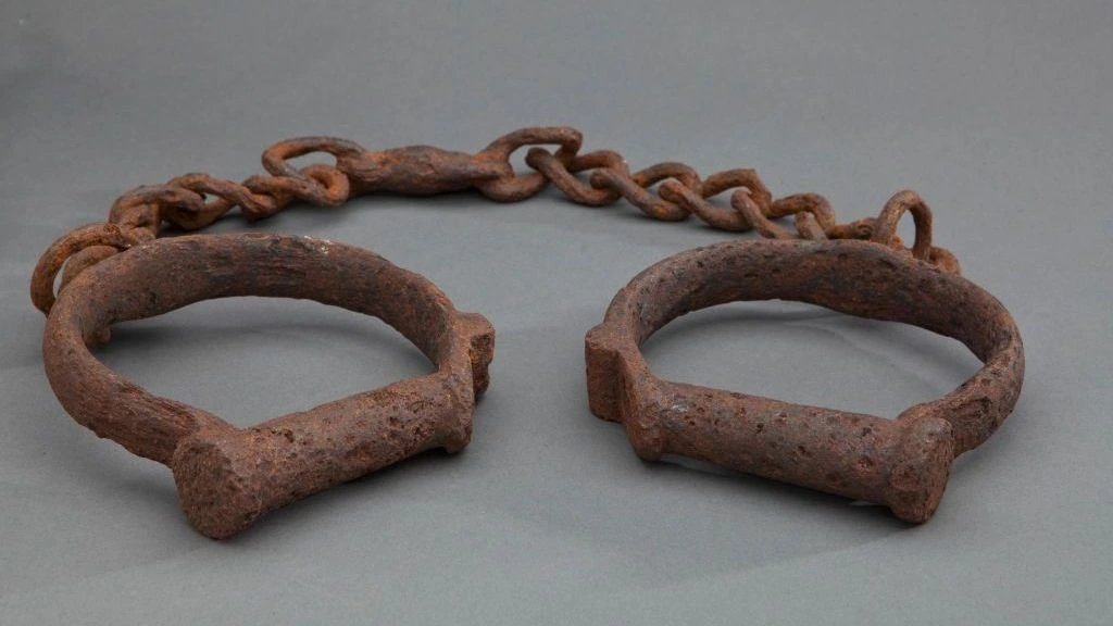 Зерттеу: құлдарға британ тәжінің таңбасы басылған