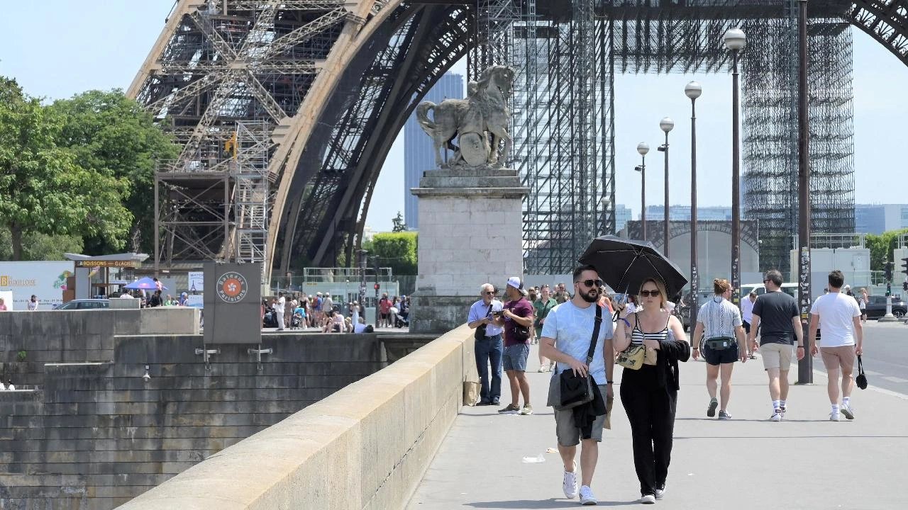 France records nearly 8,000 excess deaths since May amid four heatwaves