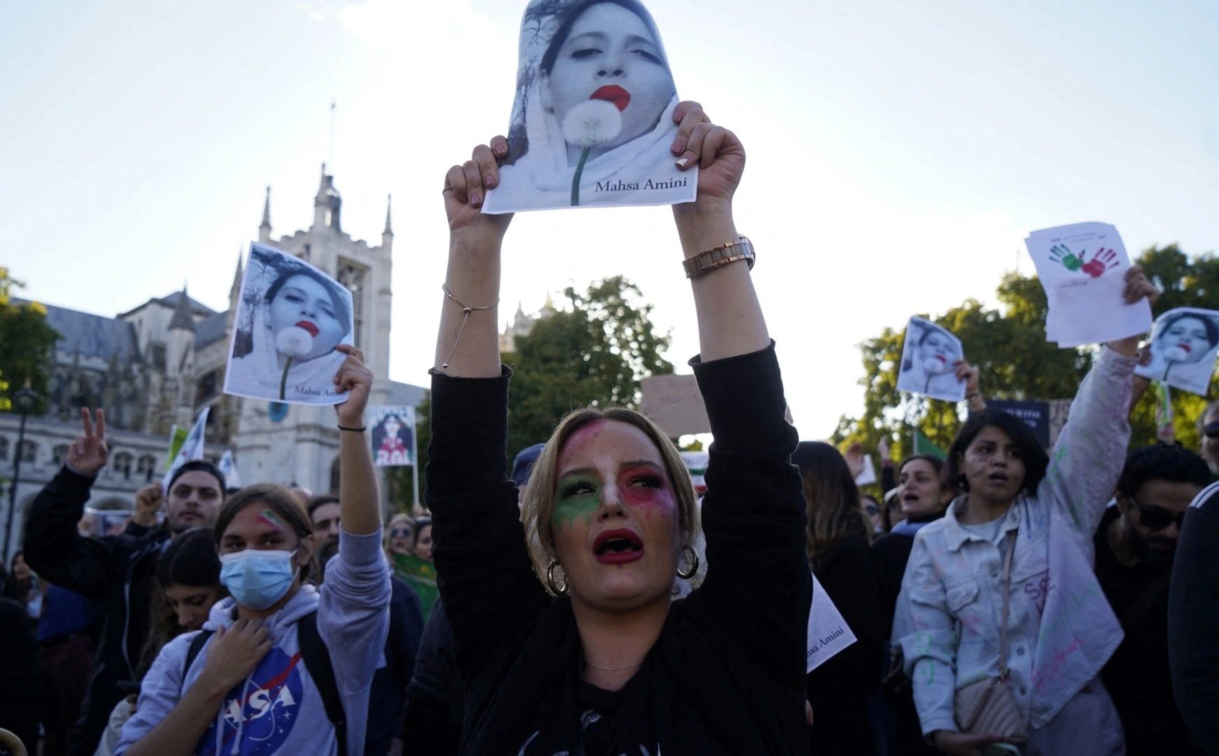 Иранцы отмечают четыре года со дня смерти Махсы Амини и протестов «Женщина, жизнь, свобода»