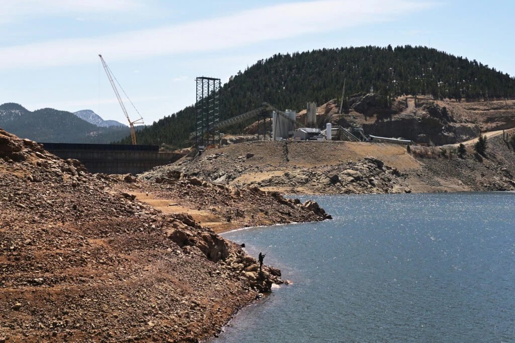 Сот федералдық билік пен Denver Water-ға Гросс су қоймасын кеңейтуді жалғастыруға рұқсат берді