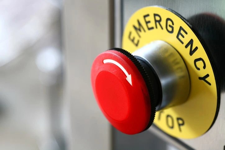 Правительство Великобритании отклонило поправку об аварийном отключении ИИ