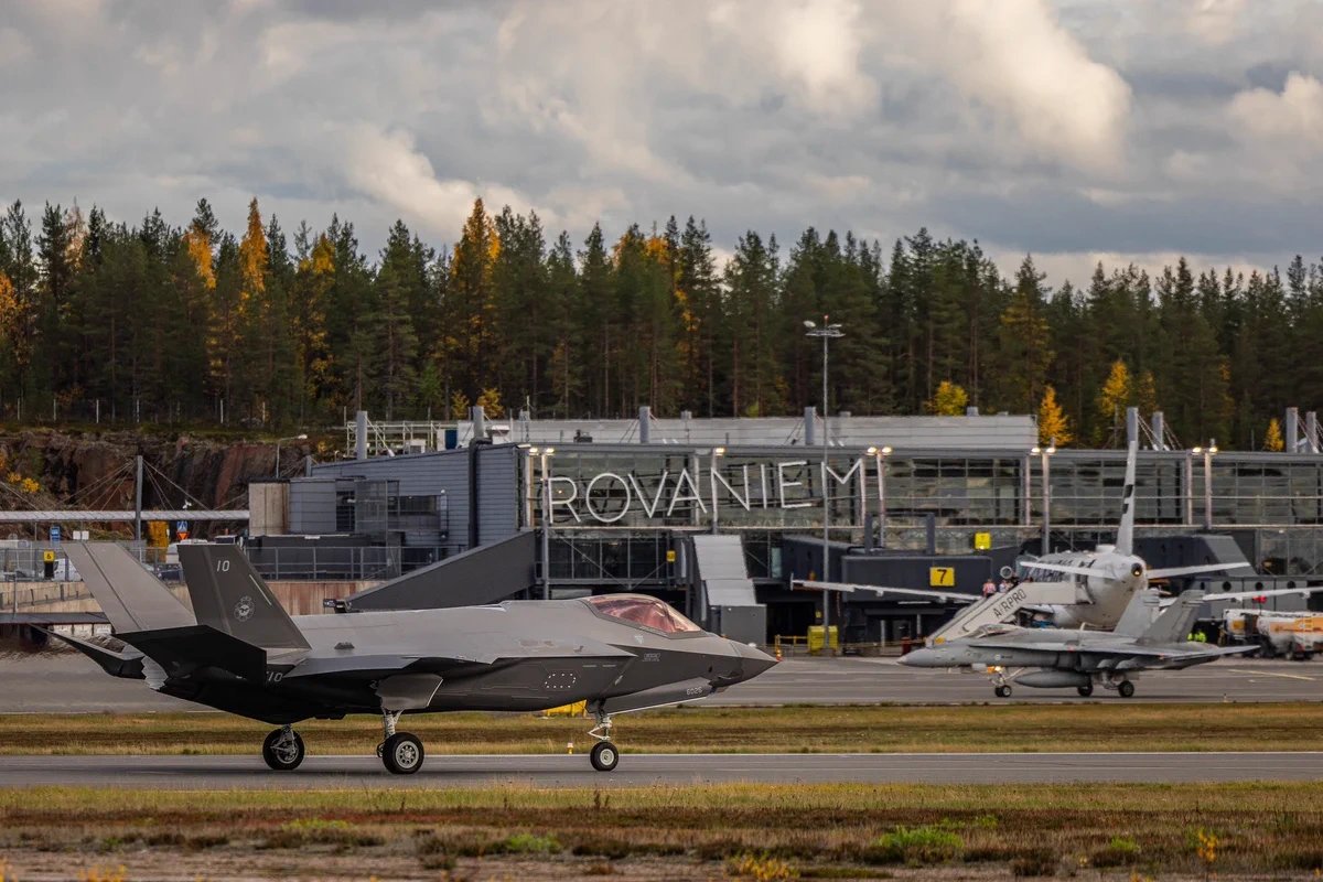 Первые два истребителя F-35A Финляндии приземлились на авиабазе Рованиеми