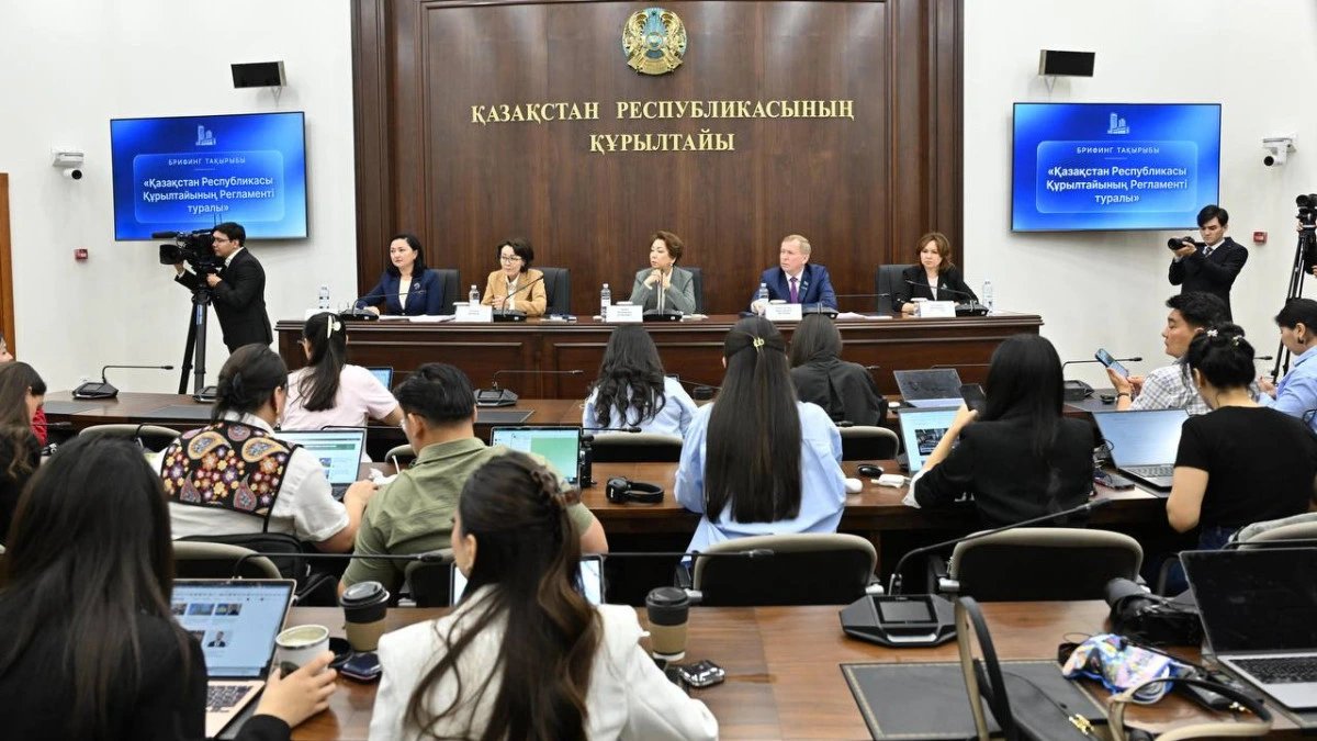 Депутат предложил аккредитовать организаторов Work and Travel после инцидента в США