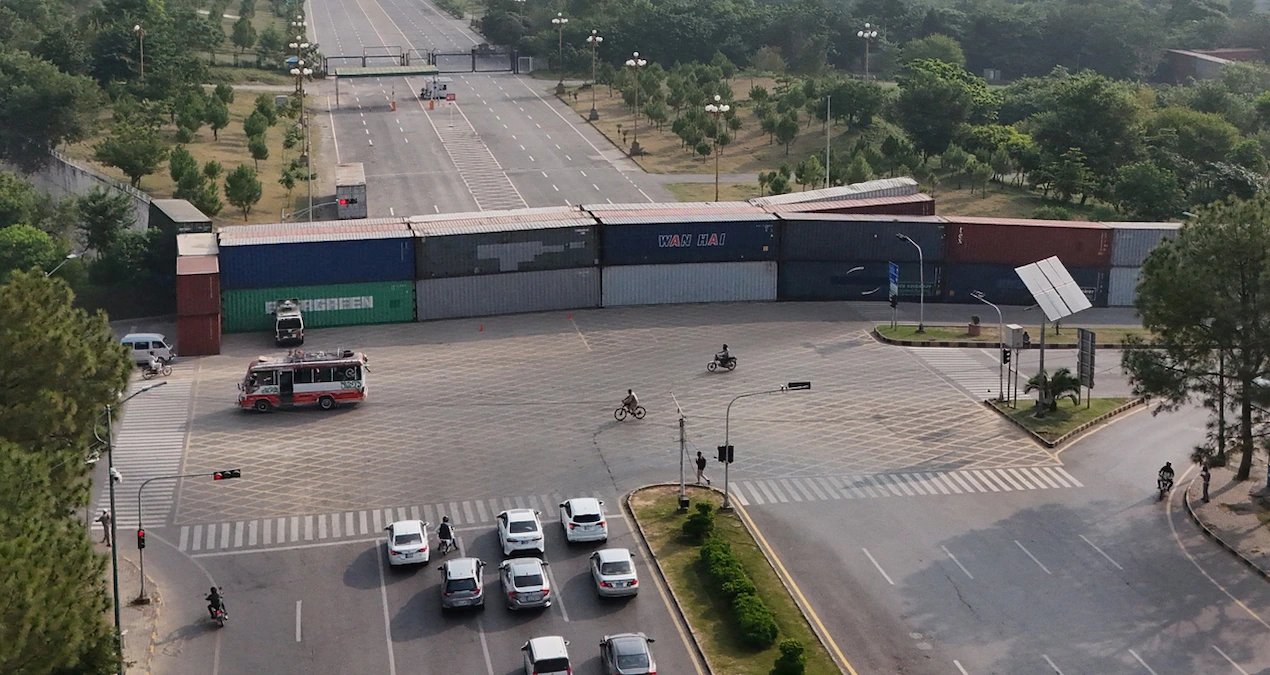 PTI postpones Islamabad march to October 4 after capital blockade