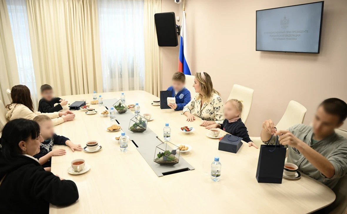 ЕС ввел санкции против главы Татарстана Минниханова из-за эвакуации детей