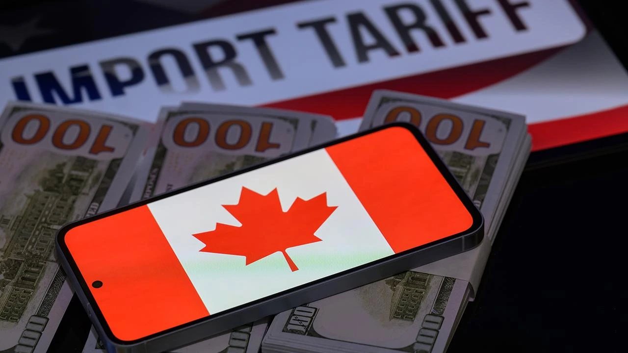В США вступил в силу запрет на канадский алкоголь, молочную продукцию и мотоциклы