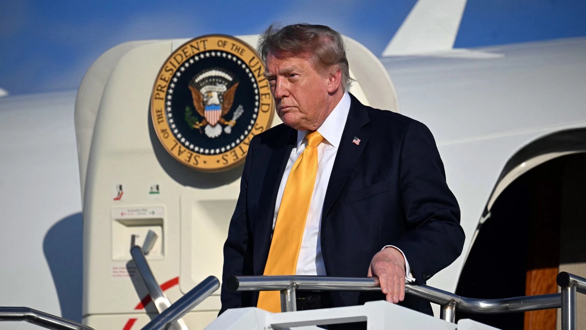Trump's municipal bond holdings reach up to $1 billion, CNBC analysis finds