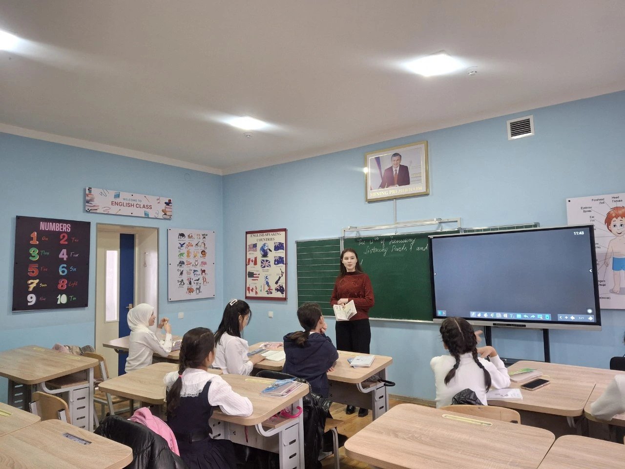 Uzbekistan to teach math, IT, science in English at 100 schools from new academic year