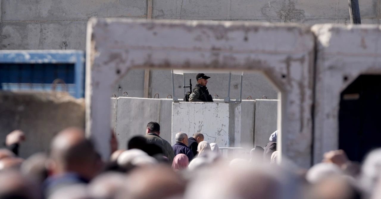 Wired maps 925 checkpoints fragmenting West Bank for 3.5 million Palestinians