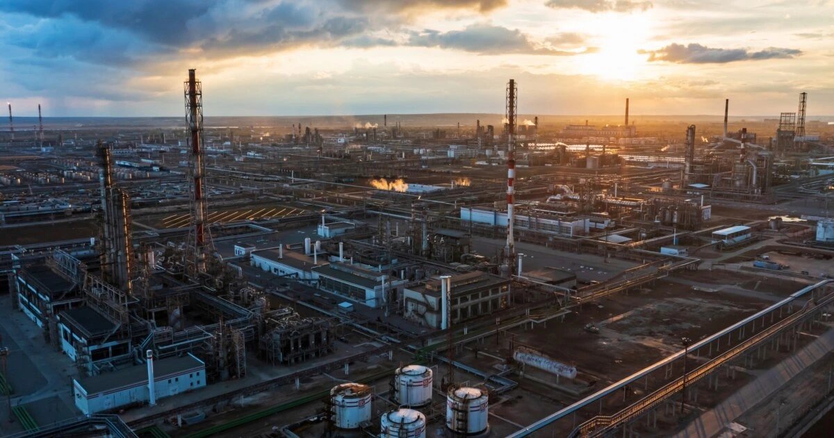 Украина нанесла удары по НПЗ в Волгограде и нефтяному узлу под Самарой