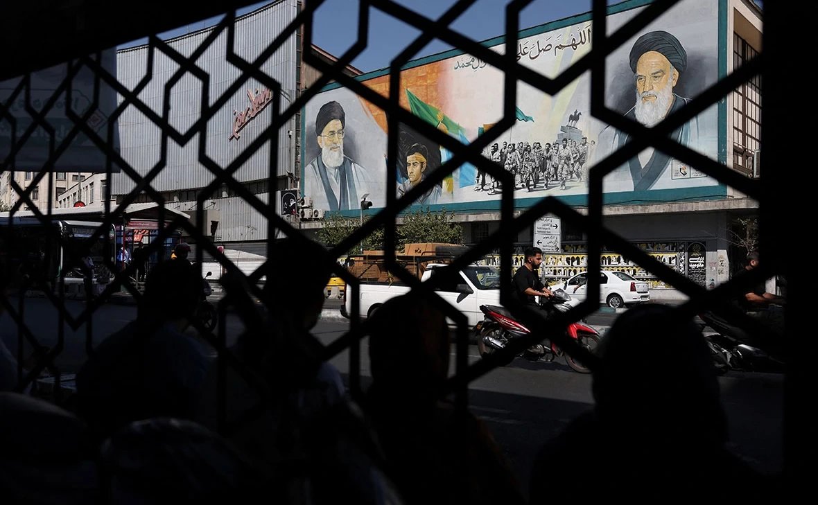 Iran prepares for possible larger US strikes, Bloomberg reports