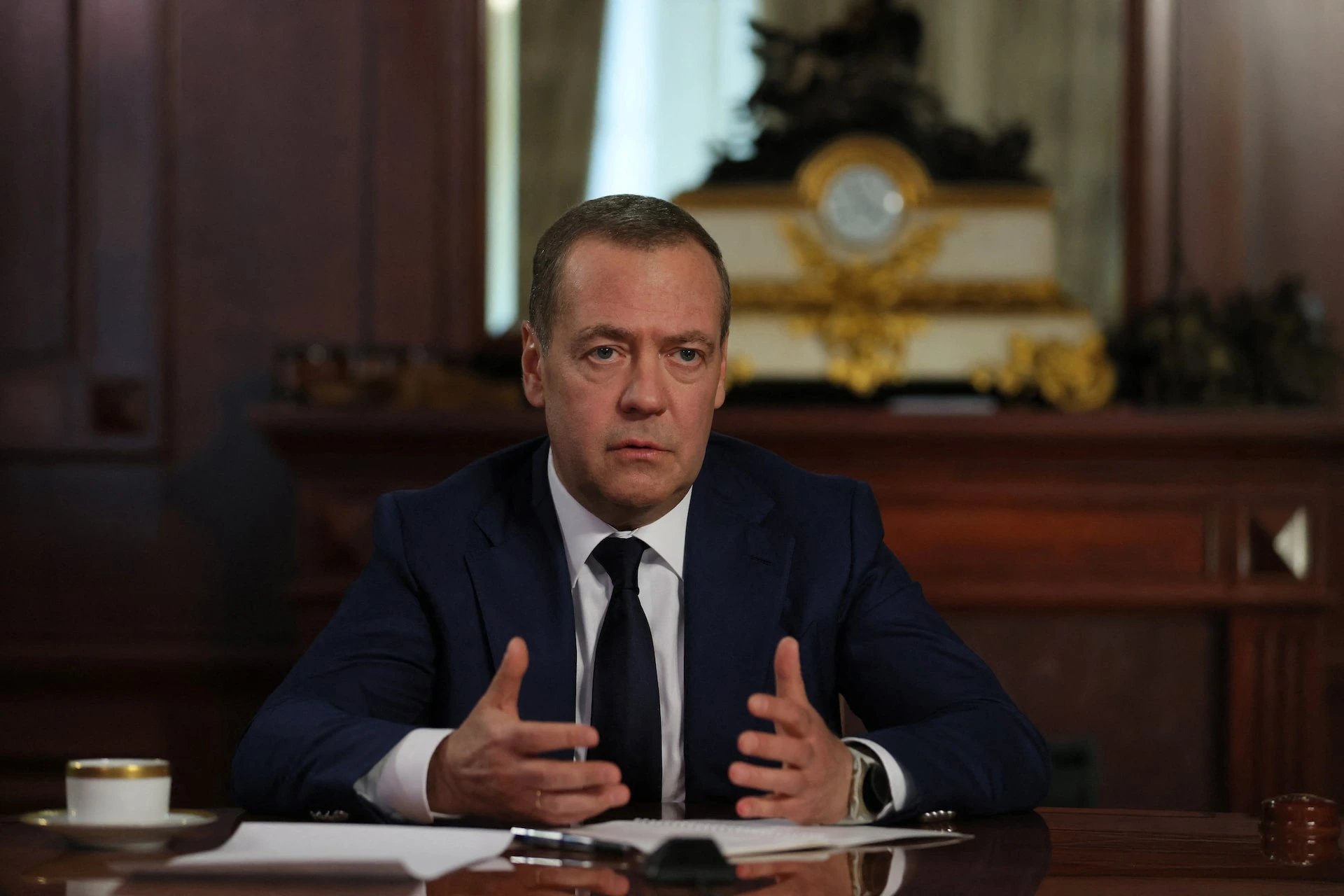 Медведев назвал три условия урегулирования конфликта на Украине