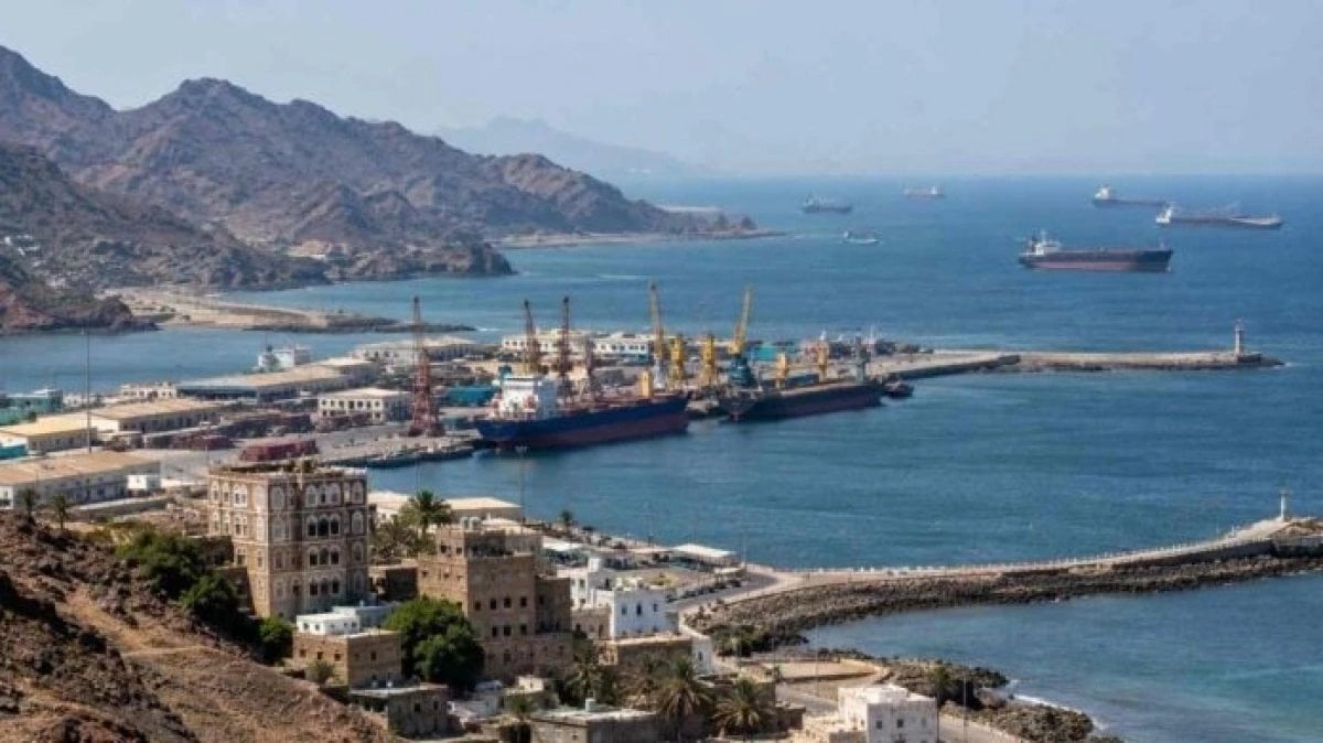 Houthis encircle Taiz, cutting main road to Aden