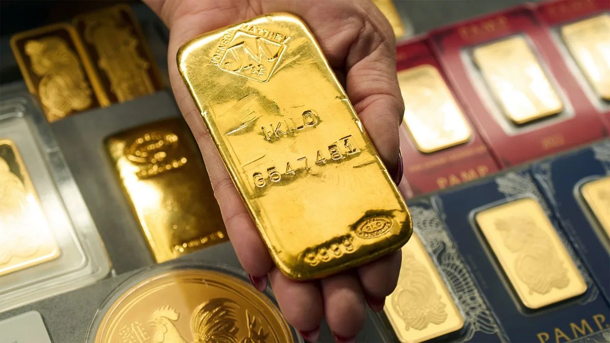 Цена на золото снижается на фоне войны США и Израиля с Ираном