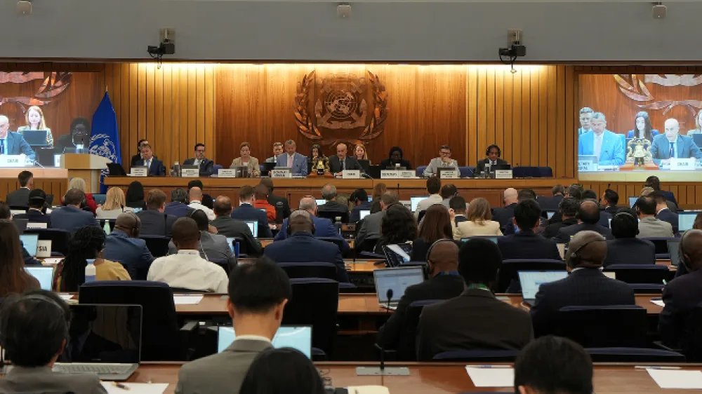 IMO призывает к беспошлинному проходу через Ормузский пролив