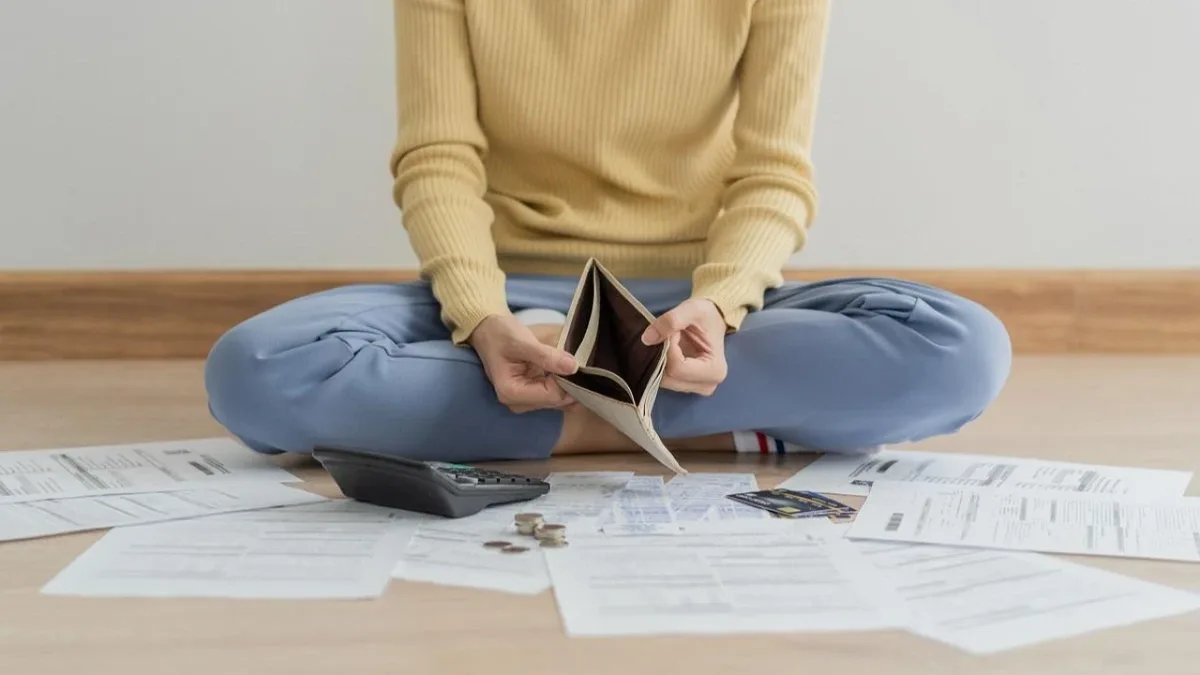 Kazakh households spend half of income on debt payments