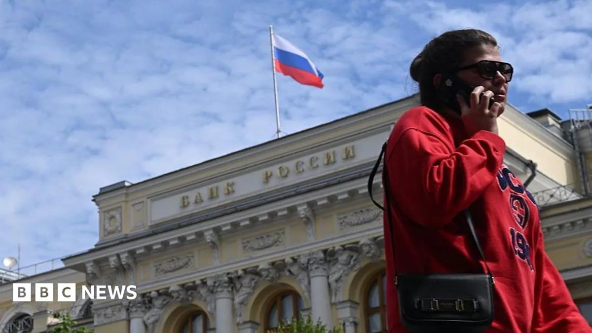 Рост наличных в России отражает давление войны на экономику и сбор налогов