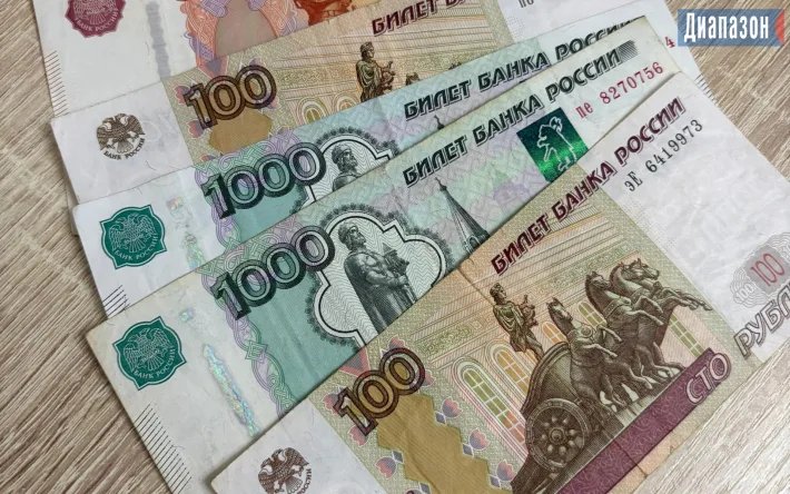 Тенге укрепился: рубль подешевел на 8% за июль
