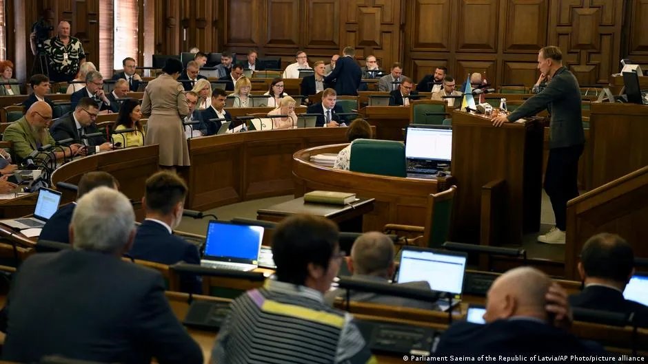 Латвия Сеймі Ресейден кітап пен ойыншық импортына тыйым салды