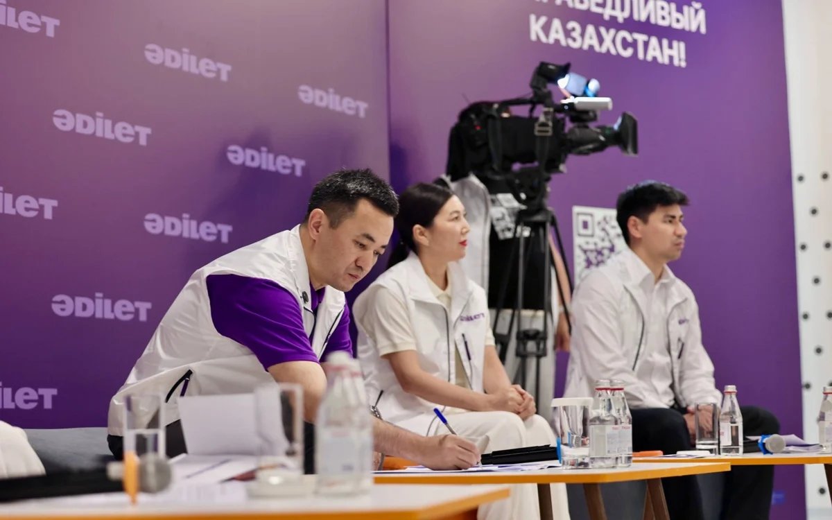 «Әділет» партиясының кандидаттары Жаңаөзенде мұнай өңдеу және жасанды интеллект оқытуды талқылады