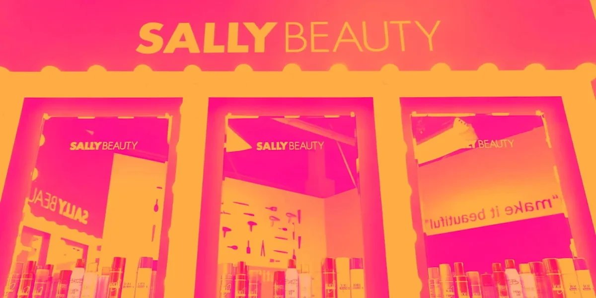 Аналитики Yahoo Finance: акции Sally Beauty рискованны из-за стагнации роста
