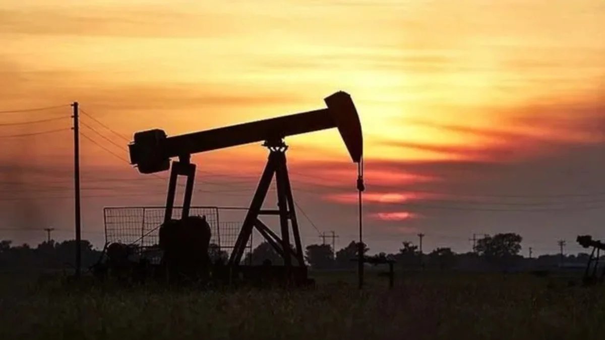 Ракетный удар Ирана и контроль над Ормузским проливом подняли нефть на 6%