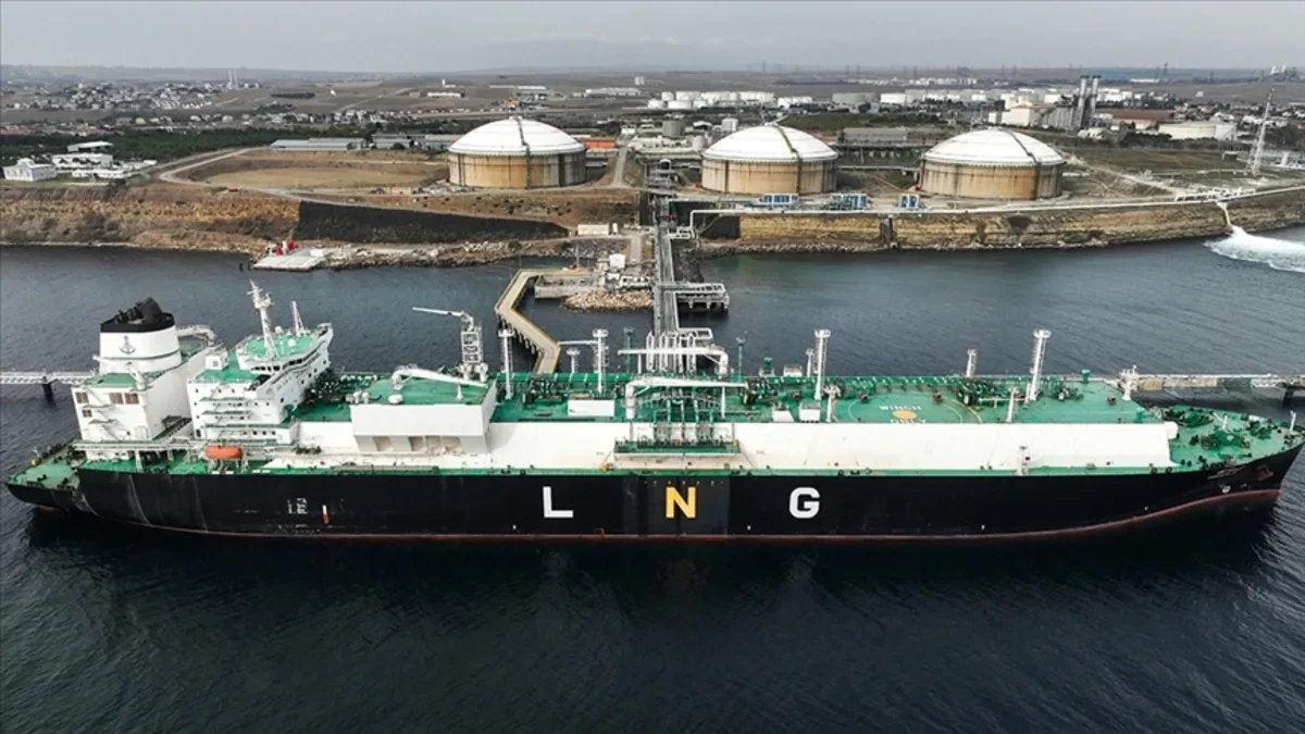 Strait of Hormuz disruption lifts LNG tanker charter rates 243% in June year-on-year