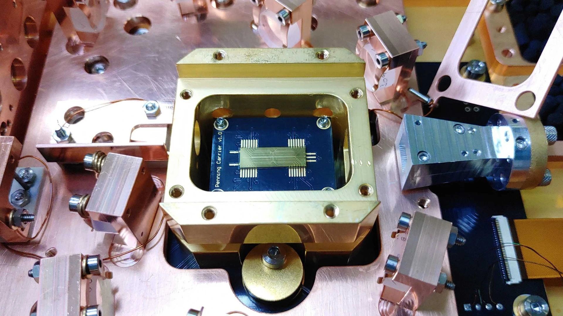 Peking University scientists unveil levitating magnetometer for femtotesla-level brain sensing