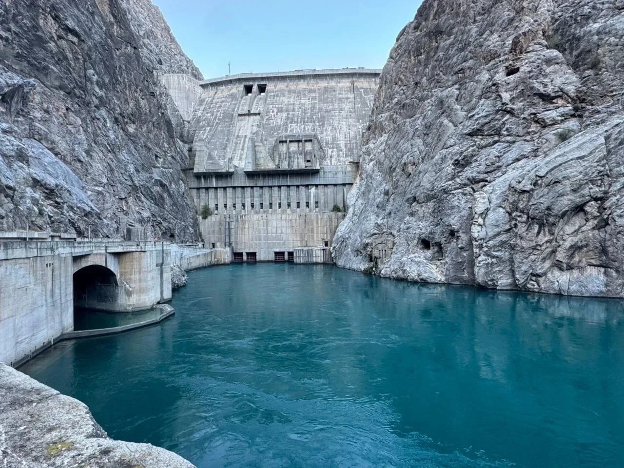 Kyrgyzstan projects 4.1 bln kWh winter deficit as Toktogul reservoir level trails 2025