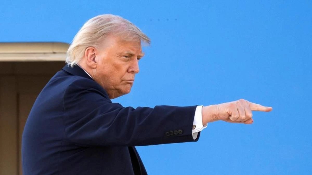 Трамптың жасырын ұшақ ауыстыруы Иранның жеңіс мәлімдемелеріне қарамастан сақталған қаупін көрсетеді