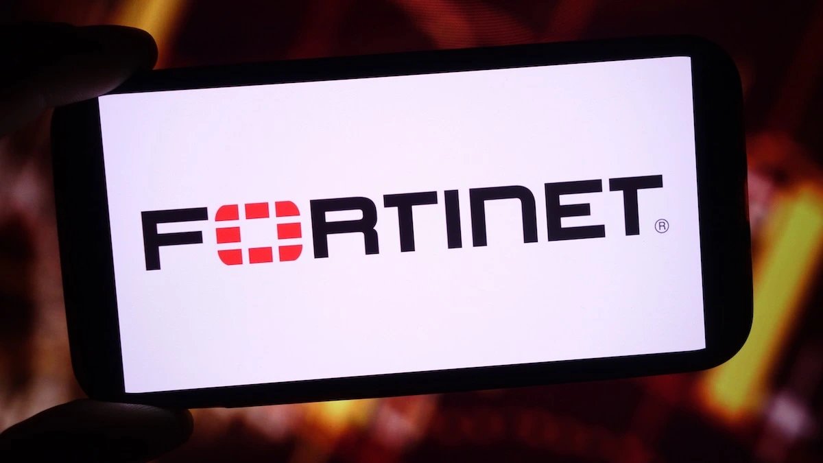 Fortinet исправила восемь уязвимостей, включая ошибки аутентификации в FortiWeb и FortiManager