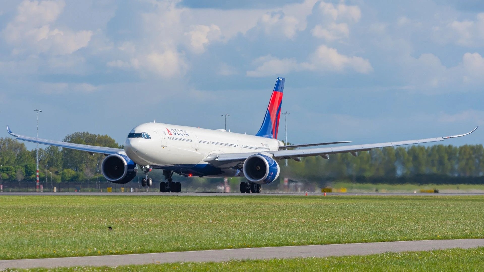 Delta Paris-Seattle flight diverts twice, lands 10 hours late after sewage leak