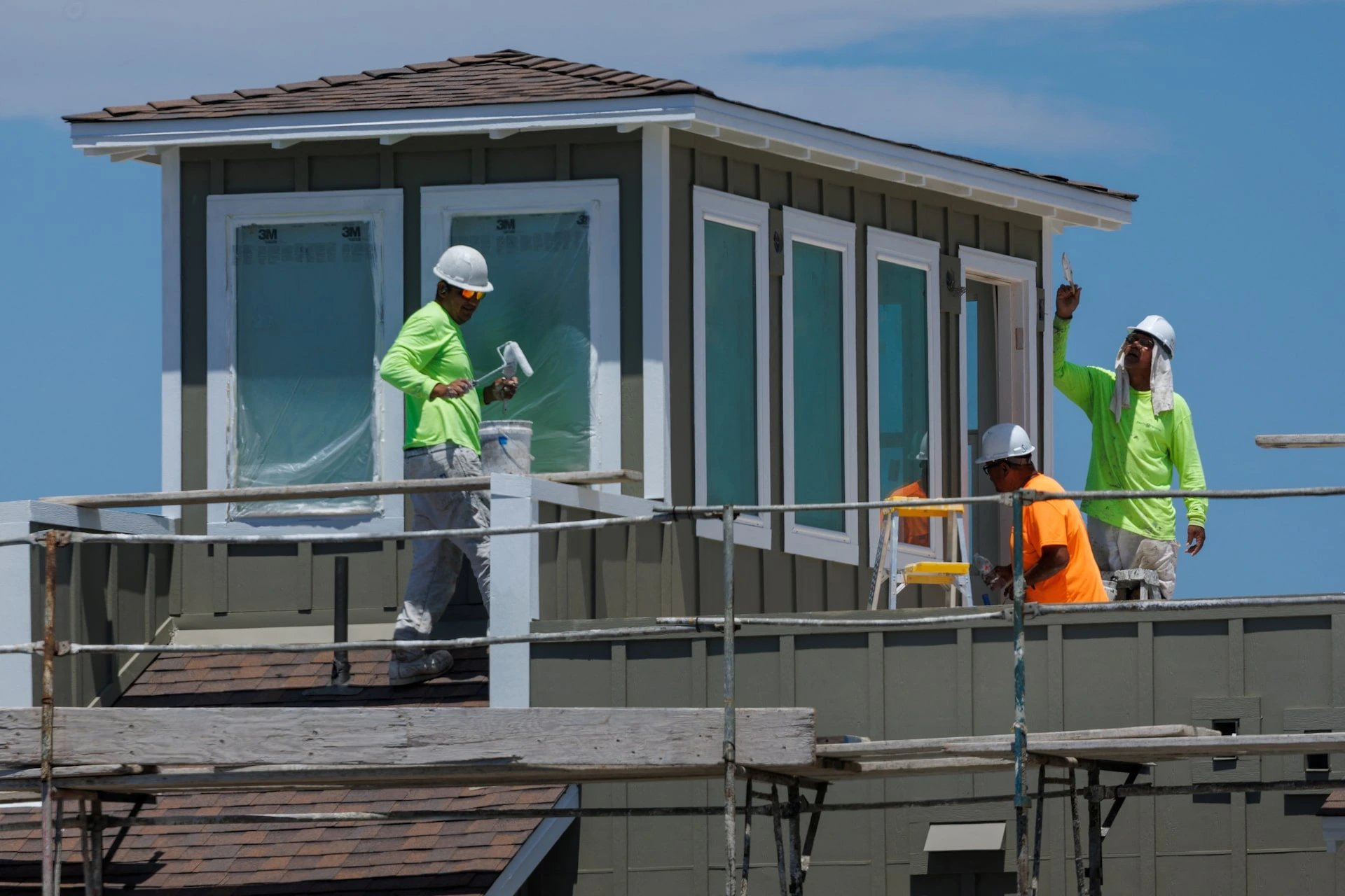 US single-family housing starts drop 9.9% in July; factory output hits four-year high
