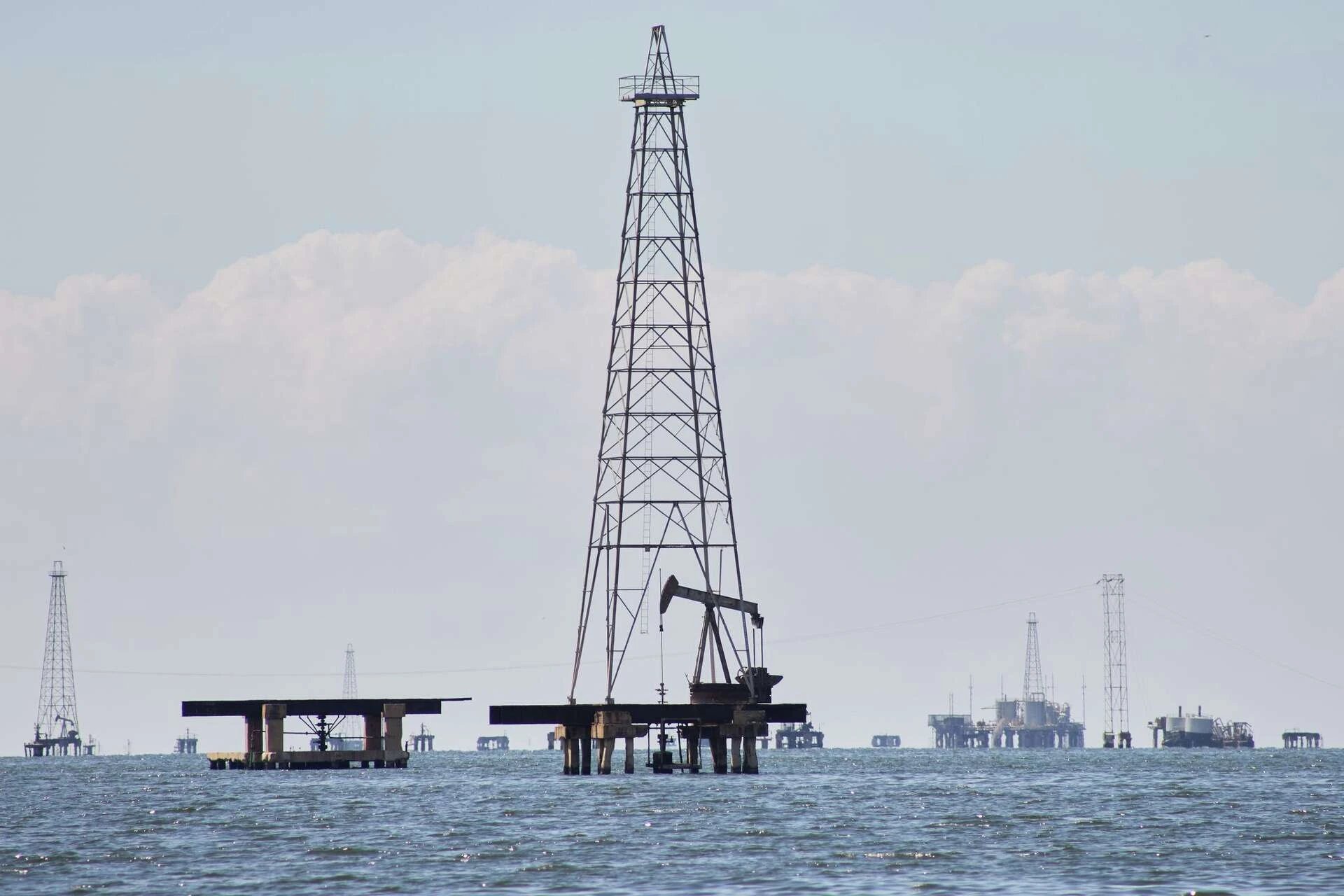 Независимые нефтекомпании США подпишут контракты с Венесуэлой в среду в Хьюстоне