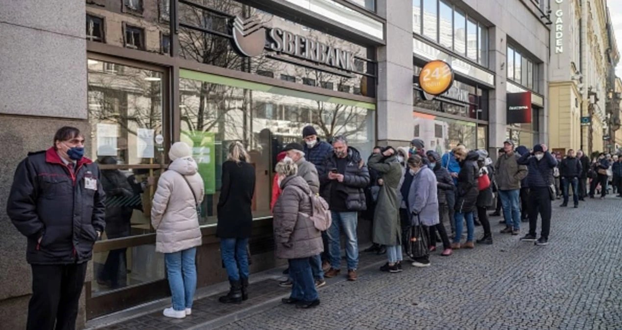 Russians pull $7.3bn from banks in July and $3.4bn in early August over seizure fears