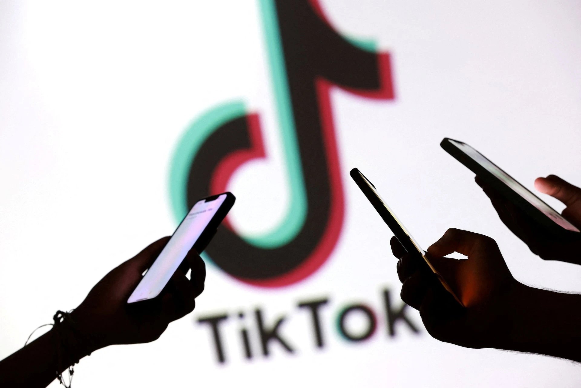 Ирландские депутаты вызвали TikTok из-за видео опасного вождения после гибели пяти подростков