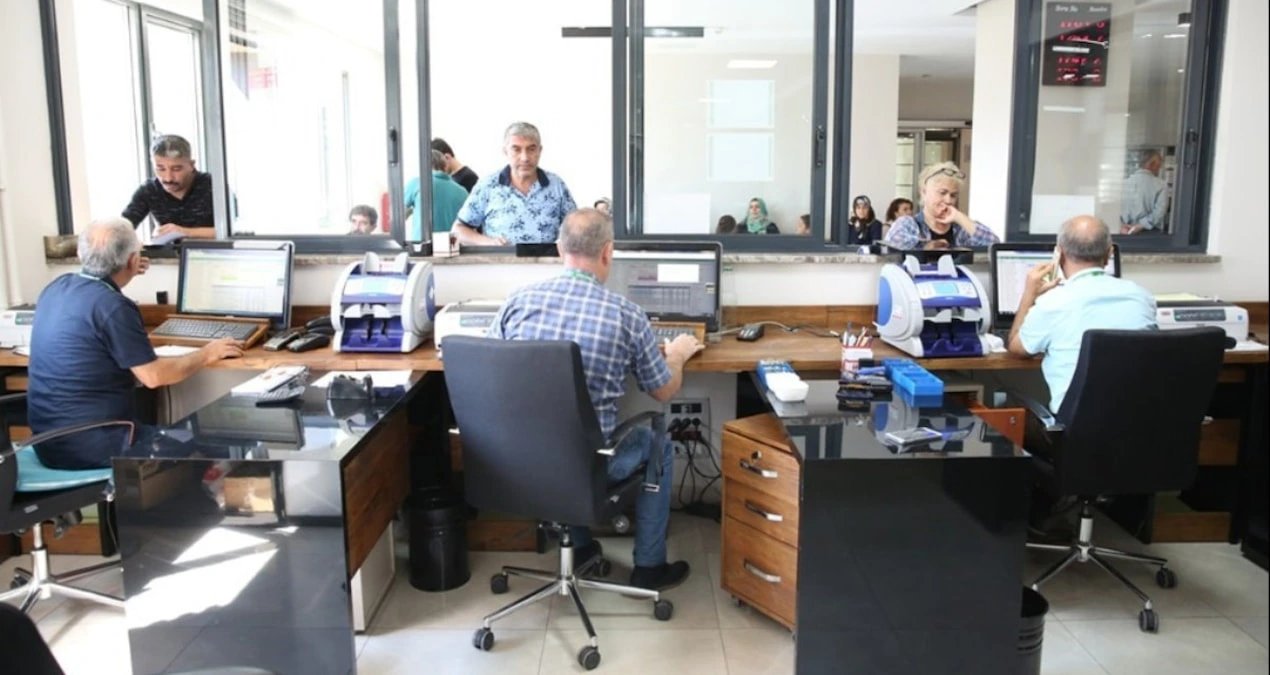 Turkey's bank-debt ratio hits 52%; borrowing shifts to daily needs