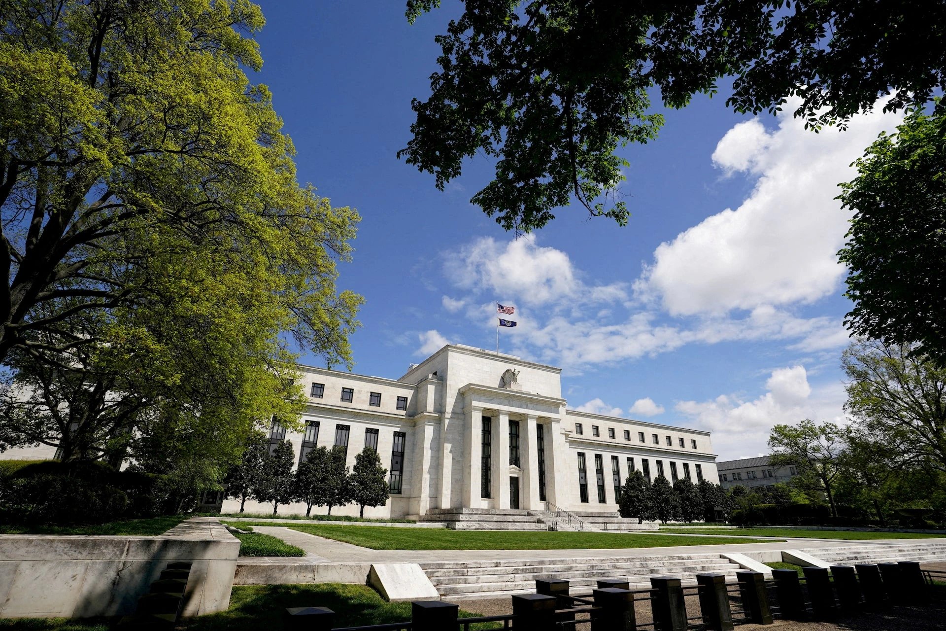 Fed officials affirm independence after Treasury expands longer-term bond buybacks