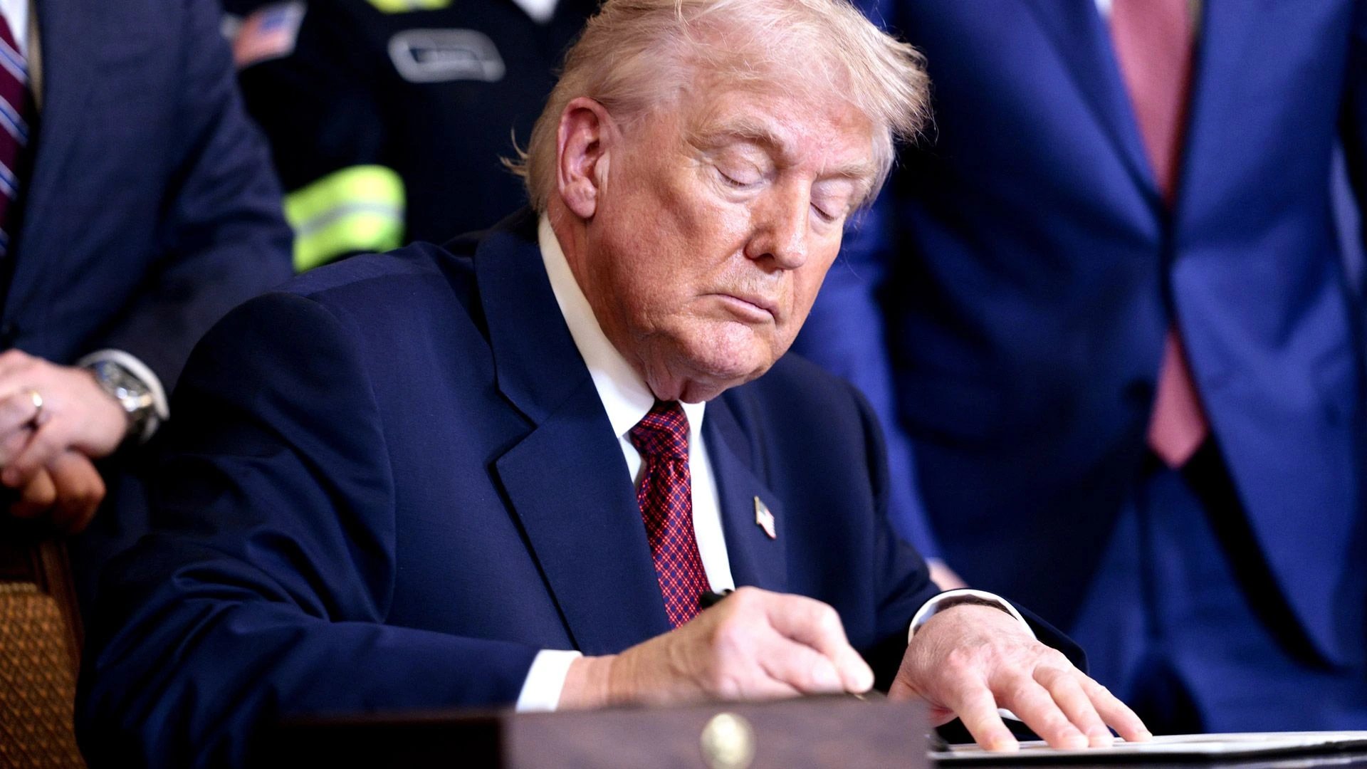 Trump signs policy targeting 1,000 US space launches a year by 2030