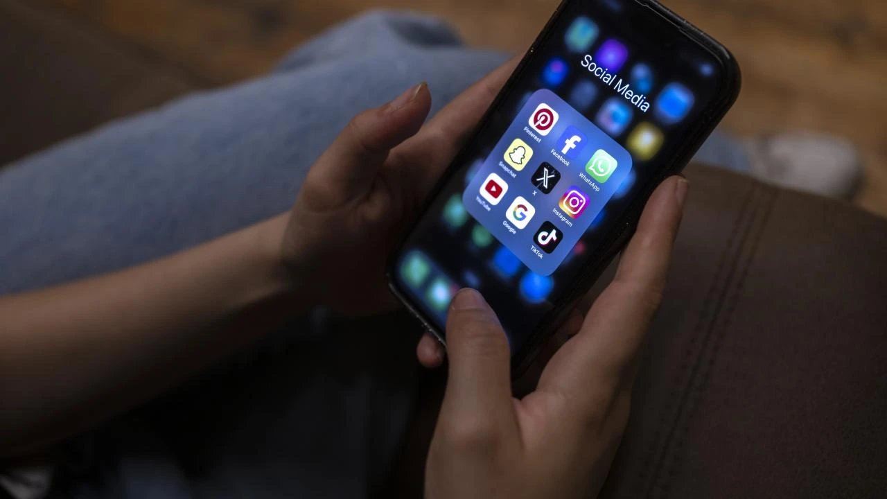 HRW: алгоритмы Facebook и TikTok продвигали вербовку детей в Колумбии
