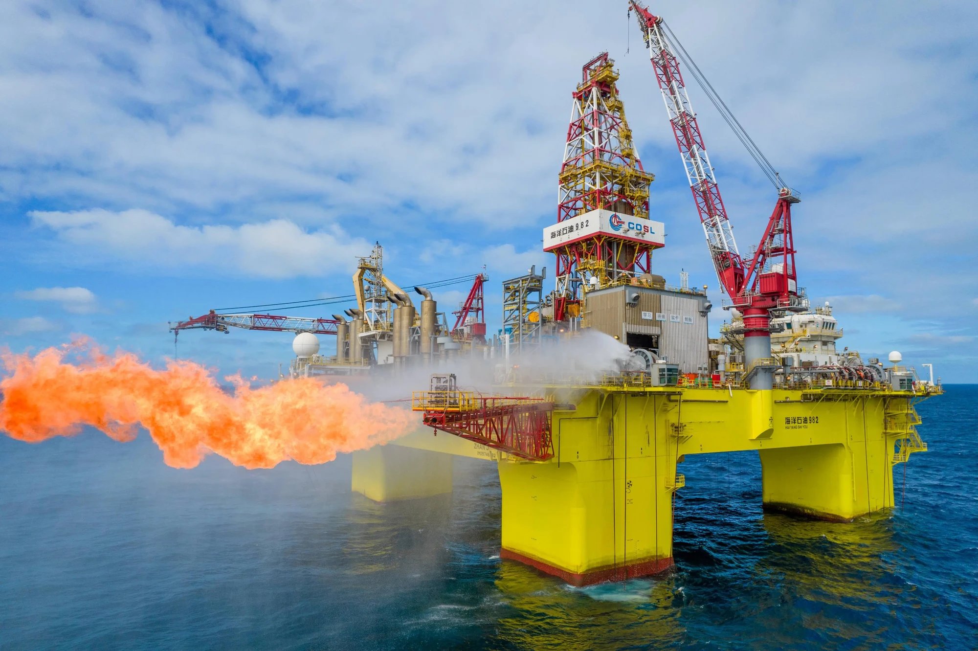 «Өзбекмұнайгаз» өндіріс төмендегеннен кейін бірлескен кәсіпорындарға бақылауды күшейтеді