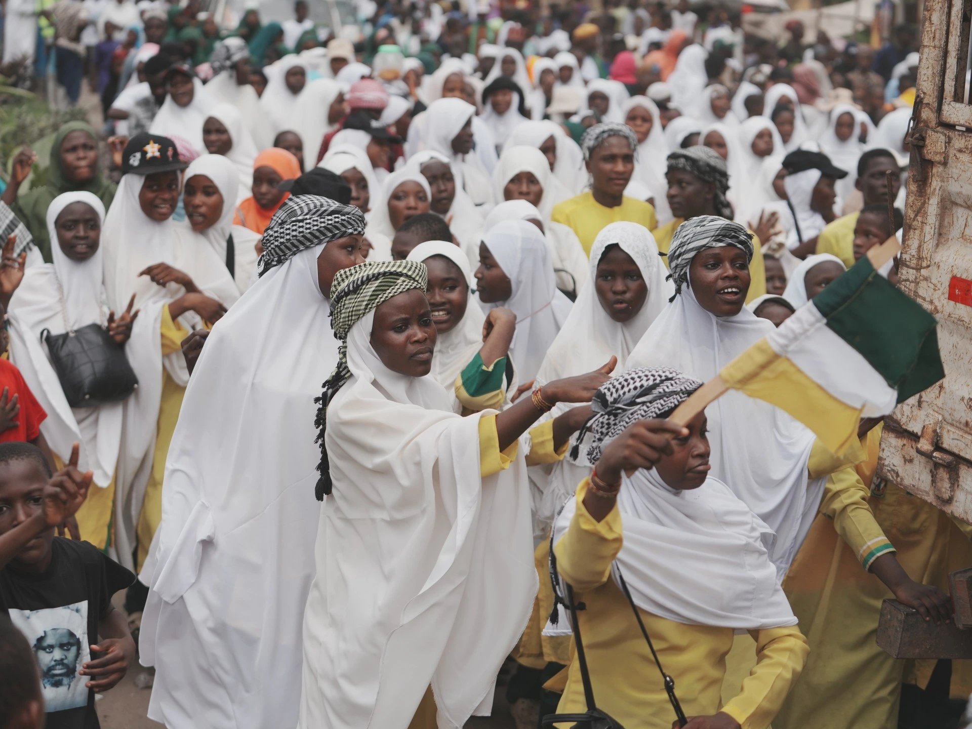 Nigeria launches hunt for 600 kidnapped mosque worshippers in Niger State
