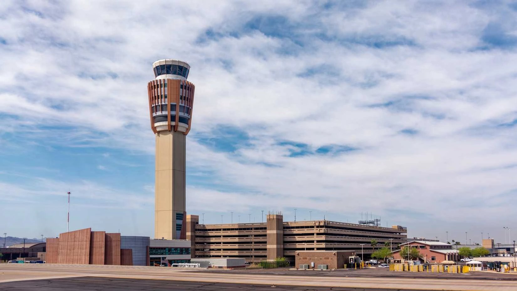FAA links controller pay raise to productivity as staffing shortage persists