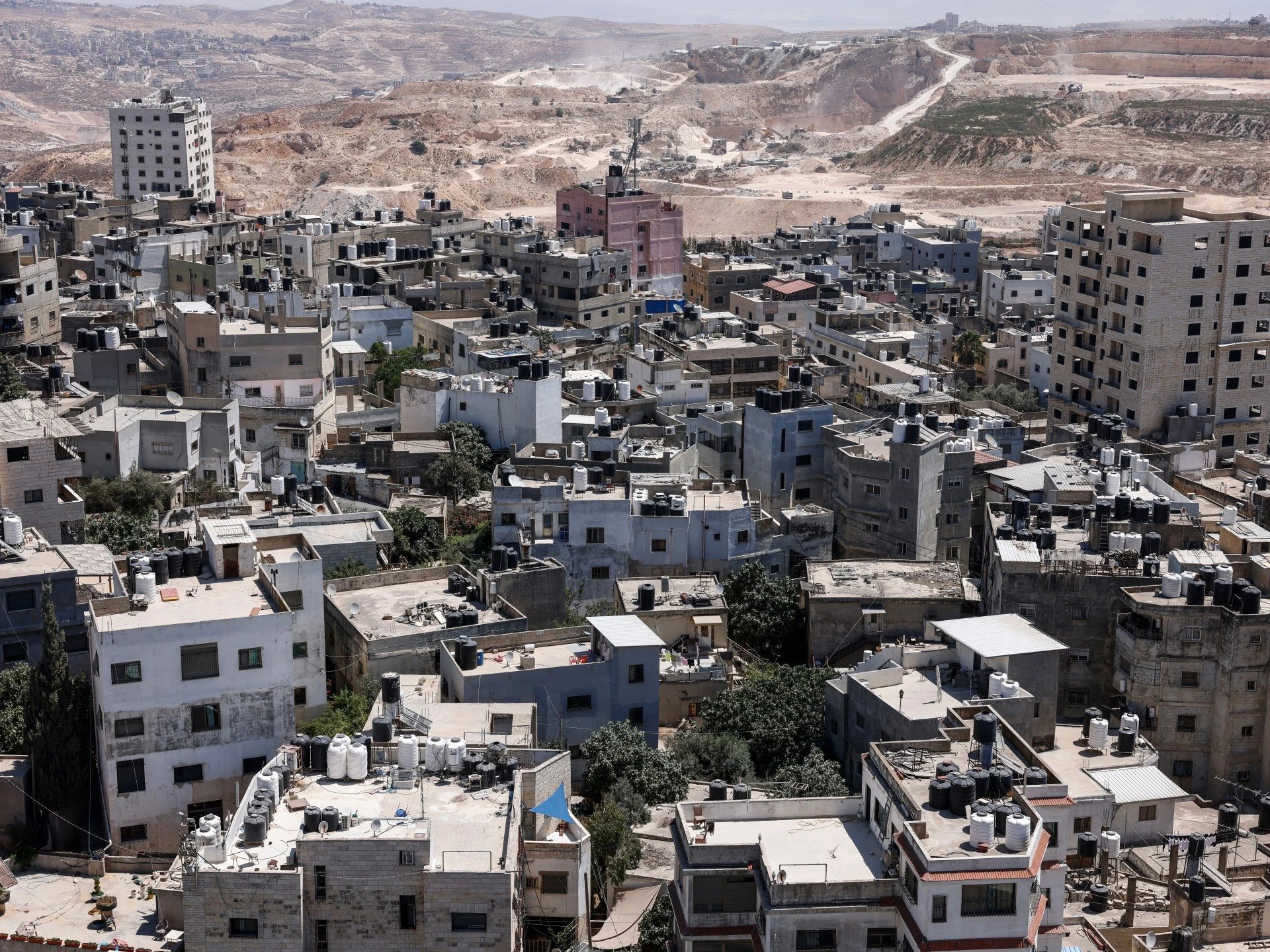 Израильские военные провели рейд в центре UNRWA в Восточном Иерусалиме, выдворив 40 сотрудников