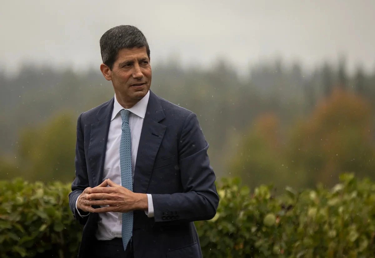 Fed Chair Warsh signals hawkish stance at Jackson Hole, stocks dip