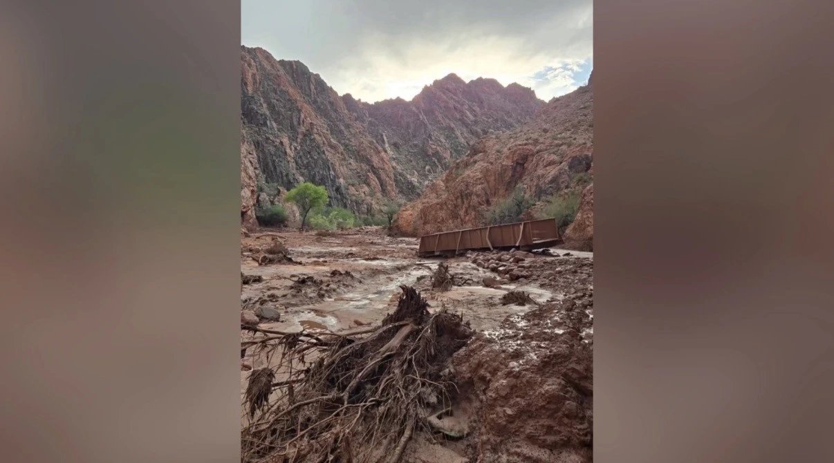 Flash flood kills one, 15 missing in Grand Canyon