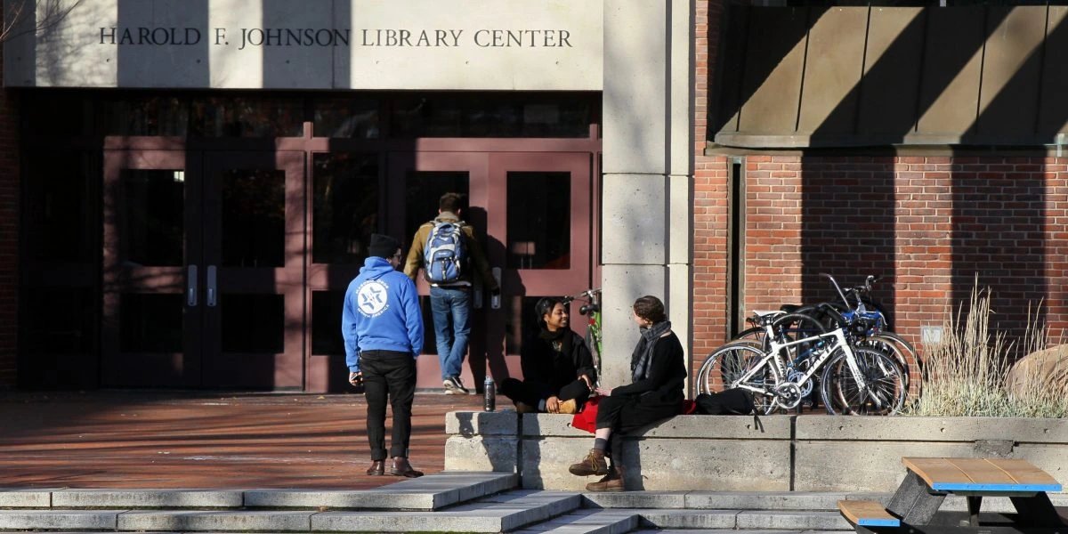 Число выпускников школ в США сократится на 13% к 2041 году, усиливая давление на финансы колледжей