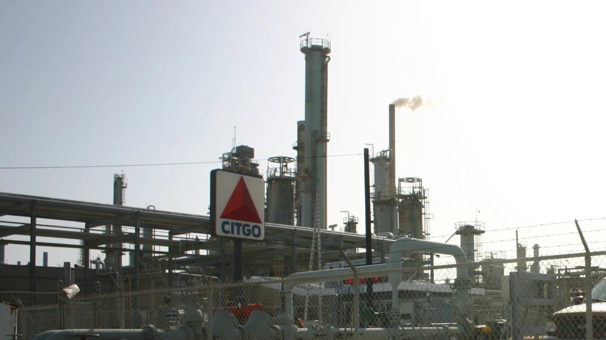 Venezuelan crude access won't quickly cut U.S. gasoline prices