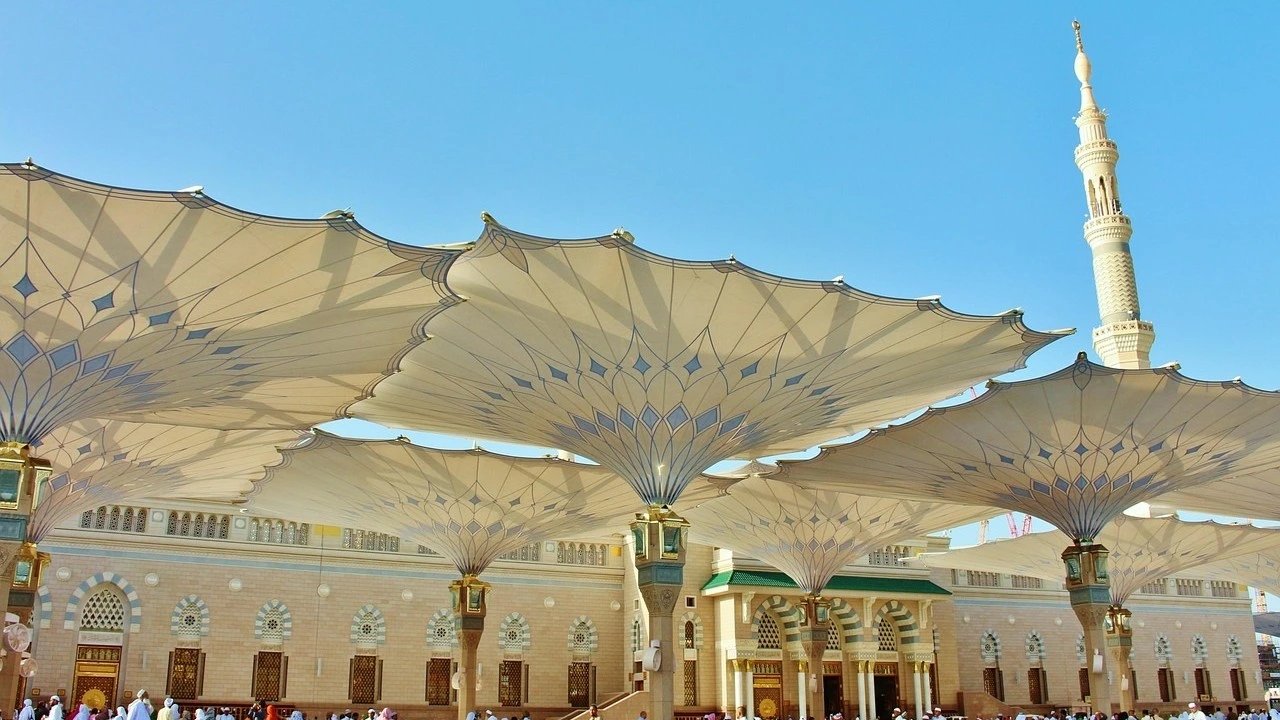 Saudi Arabia seeks $8bn loan as war-driven deficit widens